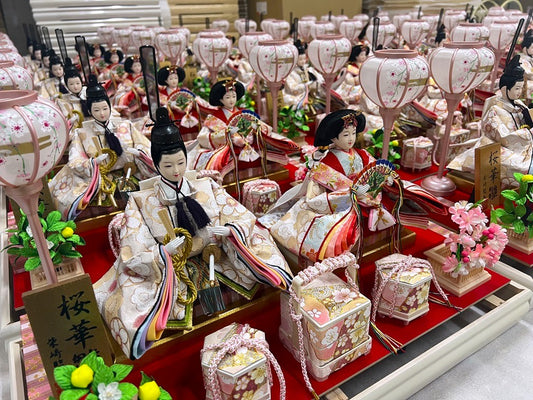 新作のお雛様の生産がピークを迎えております。