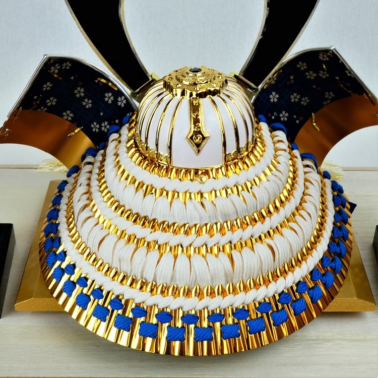 「白金龍舞」兜ケース飾り ~特典陣羽織付き~
