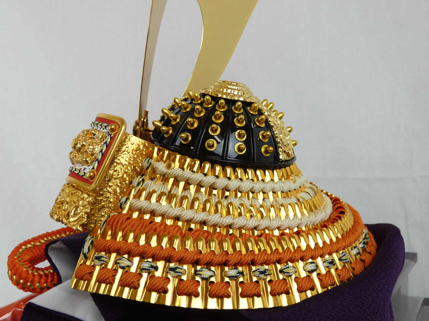 御兜飾り「黄金兜」 53050