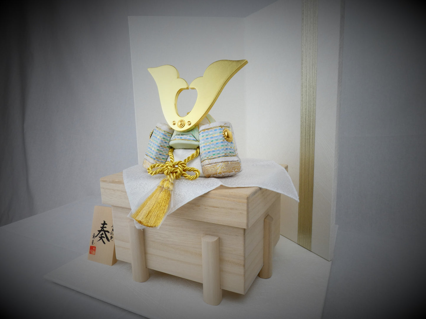 木目込み兜飾り