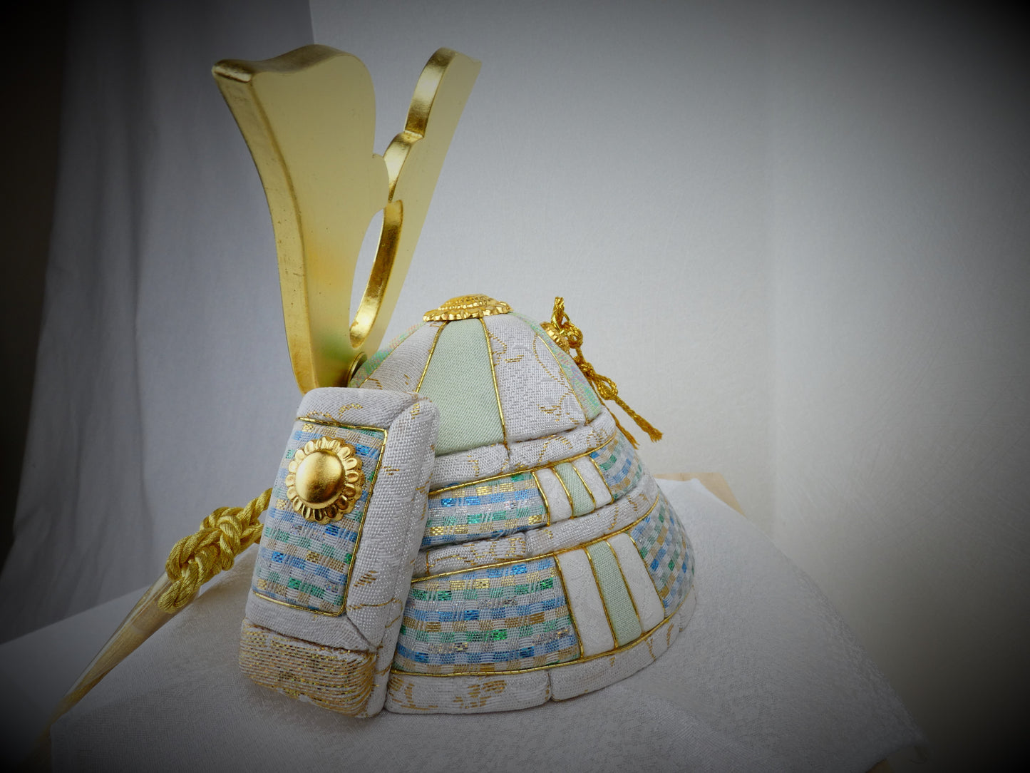 木目込み兜飾り