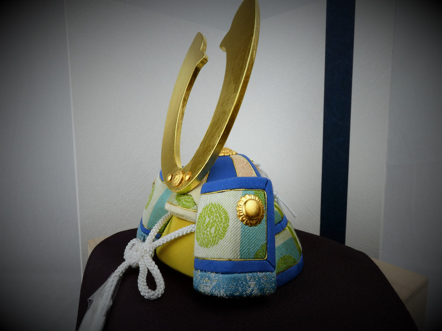 木目込み兜飾り