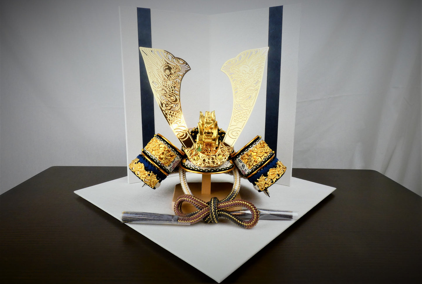 徳島県「阿波藍」手染め兜飾り 54052