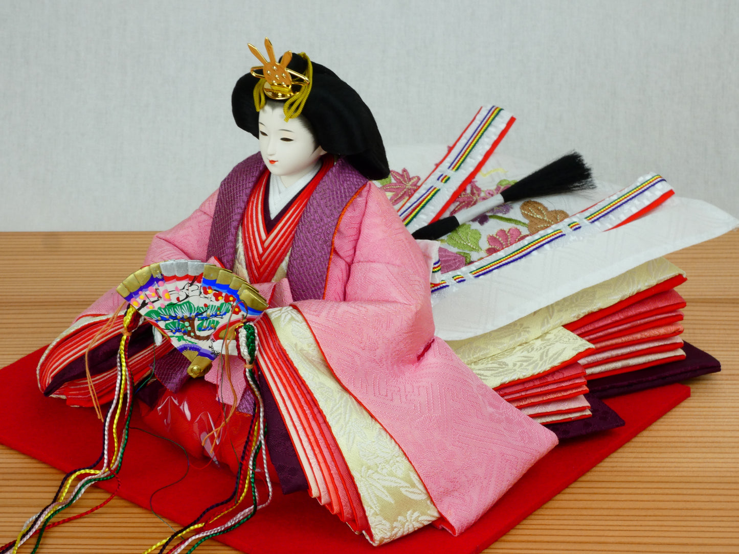 ふるさとやまがた雛 紅花手染め 金山杉 平飾り PU