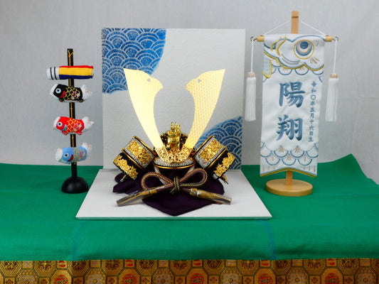 徳島県「阿波藍」手染め兜飾り 手漉き和紙飾り台仕様