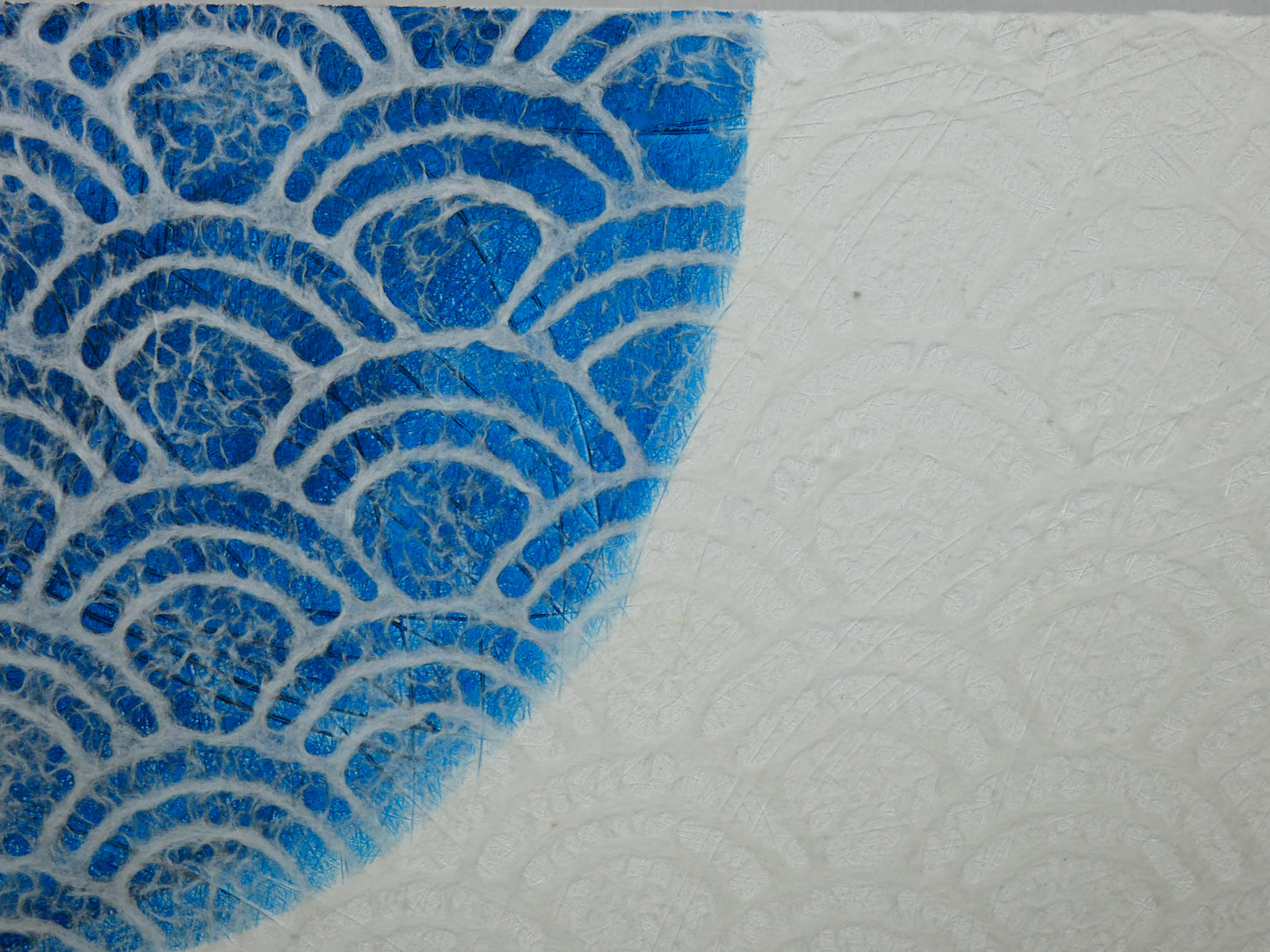 徳島県「阿波藍」手染め兜飾り 手漉き和紙飾り台仕様