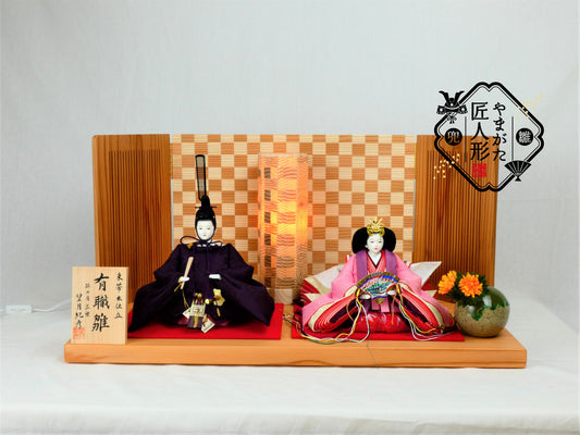 ふるさとやまがた雛  紅花手染め 金山杉 平飾り 行燈付き PU