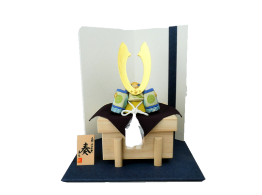 木目込み兜飾り