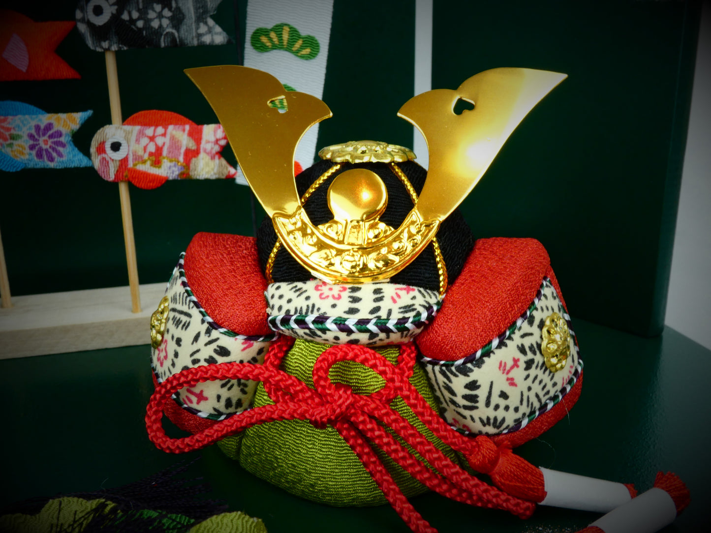 木目込み人形兜鯉のぼり飾り「新緑」54036